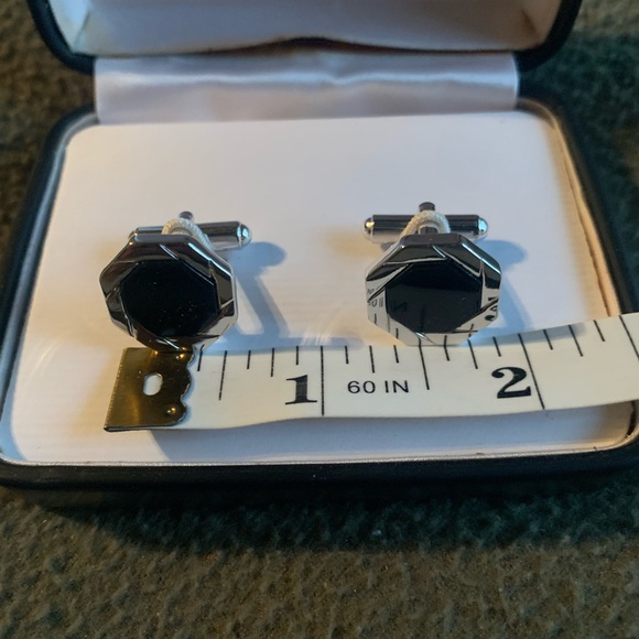 Stafford Men’s cuff links. Black and silver. Do not appear to have been used. - Picture 2 of 10